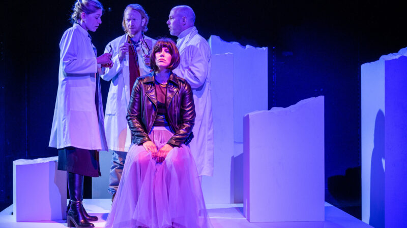 07.06.2023 Göttingen: Fotoprobe zu „Wir müssen über das Sterben sprechen“ in einer Inszenierung von Wenzel Winzer im DT-2 des Deutschen Theater in Göttingen. Foto: Thomas Müller