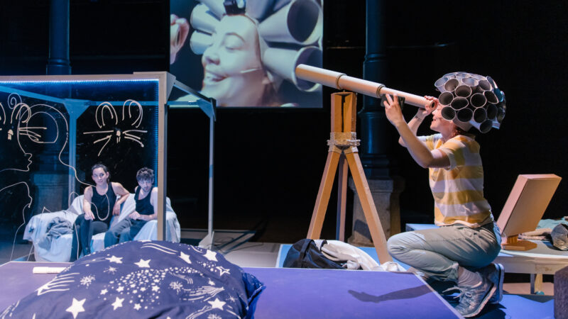 „Mein ziemlich seltsamer Freund Walter“

Produktion Stadttheater Fürth

Inszenierung:
Marco Steeger
Ausstattung:
Linda Hofmann
Komposition:
Hannes Hengster
Gewandmeisterin:
Anke Kreuzer-Scharnagl
Videodesign:
Paul Böschel
Das Stück entstand als Auftragswerk der Kunststiftung NRW anlässlich ihres 25-jährigen Jubiläums 2014.

mit Hannah Candolini, Sunna Hettinger, Mark Harvey Mühlemann, Frederick Redavid

Das Foto kann bei korrekter Urhebernennung fuer journalistische Zwecke honorarfrei verwendet werden: 

"Foto: Thomas Langer/Stadttheater Fuerth"
