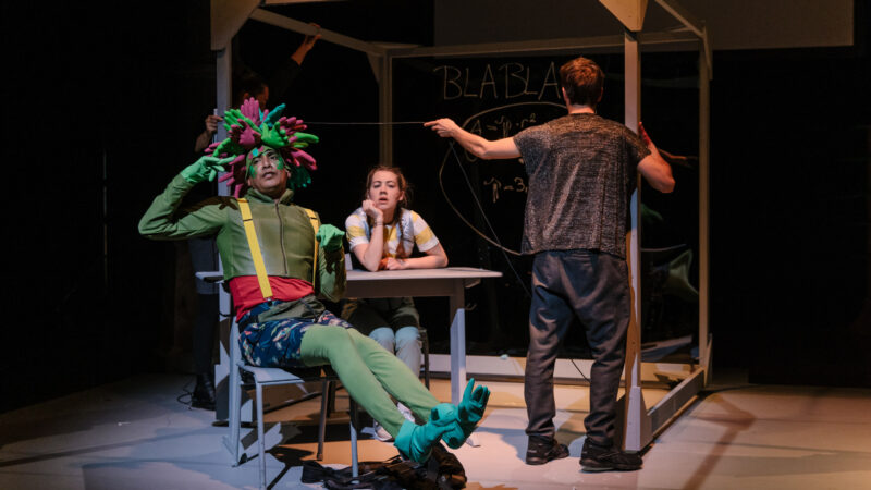 „Mein ziemlich seltsamer Freund Walter“

Produktion Stadttheater Fürth

Inszenierung:
Marco Steeger
Ausstattung:
Linda Hofmann
Komposition:
Hannes Hengster
Gewandmeisterin:
Anke Kreuzer-Scharnagl
Videodesign:
Paul Böschel
Das Stück entstand als Auftragswerk der Kunststiftung NRW anlässlich ihres 25-jährigen Jubiläums 2014.

mit Hannah Candolini, Sunna Hettinger, Mark Harvey Mühlemann, Frederick Redavid

Das Foto kann bei korrekter Urhebernennung fuer journalistische Zwecke honorarfrei verwendet werden: 

"Foto: Thomas Langer/Stadttheater Fuerth"