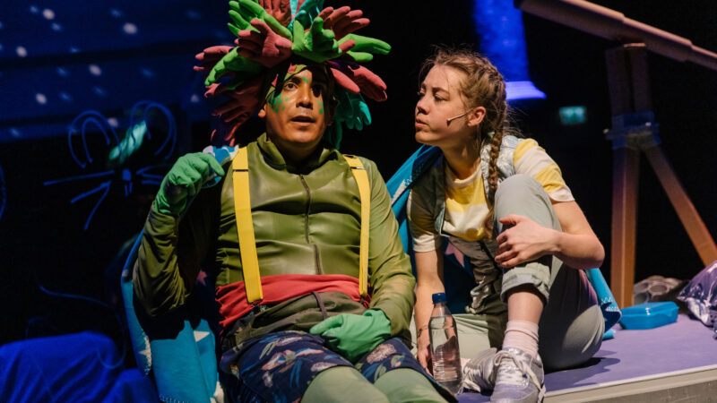 „Mein ziemlich seltsamer Freund Walter“

Produktion Stadttheater Fürth

Inszenierung:
Marco Steeger
Ausstattung:
Linda Hofmann
Komposition:
Hannes Hengster
Gewandmeisterin:
Anke Kreuzer-Scharnagl
Videodesign:
Paul Böschel
Das Stück entstand als Auftragswerk der Kunststiftung NRW anlässlich ihres 25-jährigen Jubiläums 2014.

mit Hannah Candolini, Sunna Hettinger, Mark Harvey Mühlemann, Frederick Redavid

Das Foto kann bei korrekter Urhebernennung fuer journalistische Zwecke honorarfrei verwendet werden: 

"Foto: Thomas Langer/Stadttheater Fuerth"